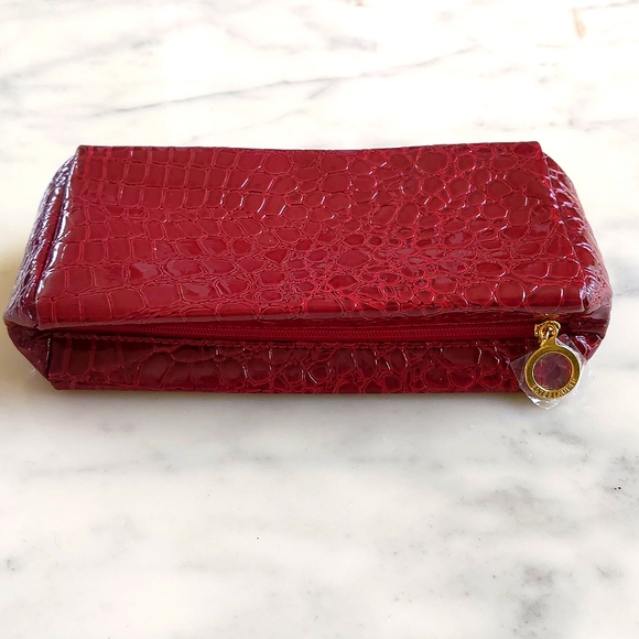 NWT.EsteeLauder Red Crocodile Embossed PVC Cosmetic Bag w/Lining/Logo Zip Handle - Picture 2 of 4